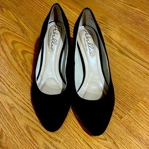Abella True Comfort size 10M heels.